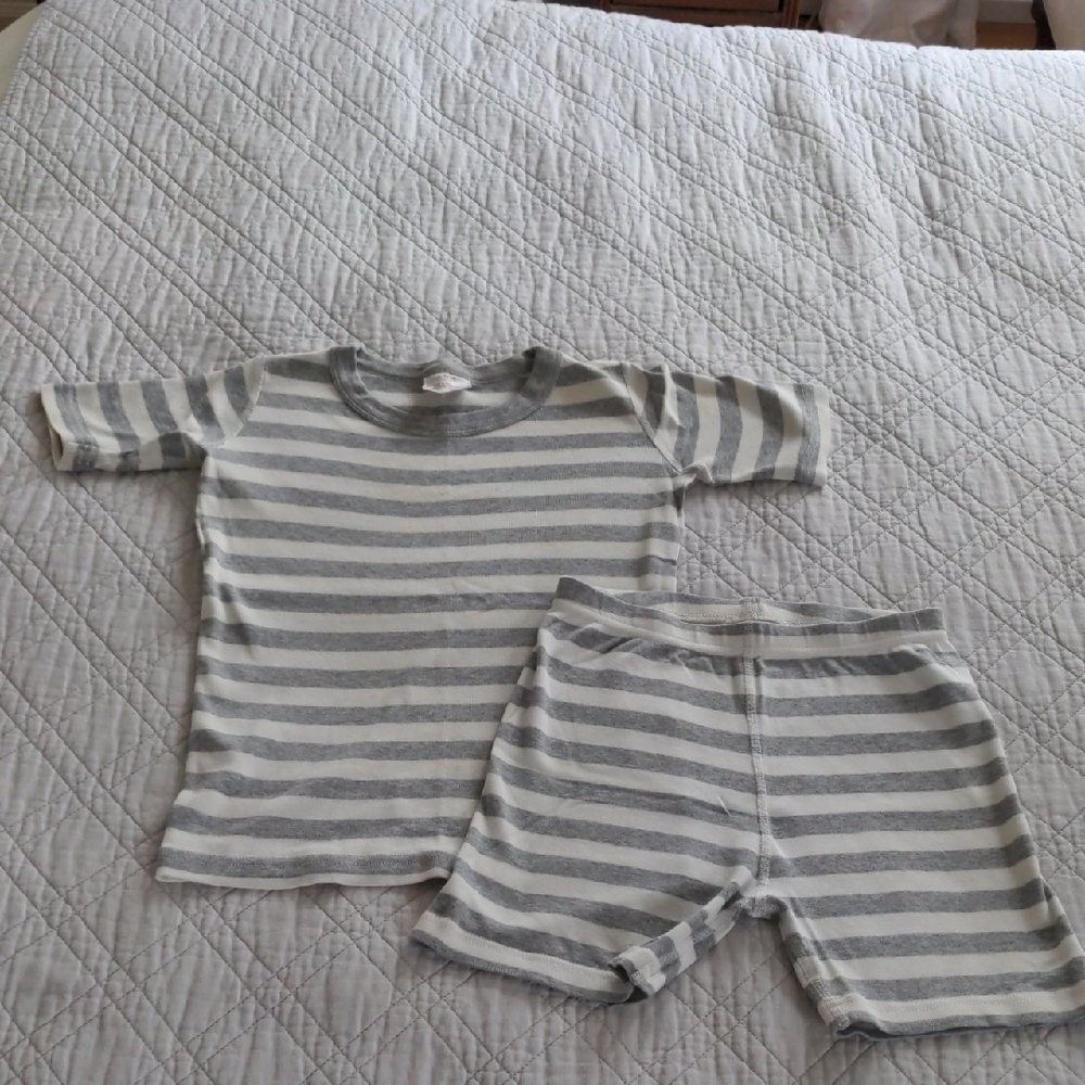 Hanna Andersson Striped Gray and White Kids Short Pajamas 140